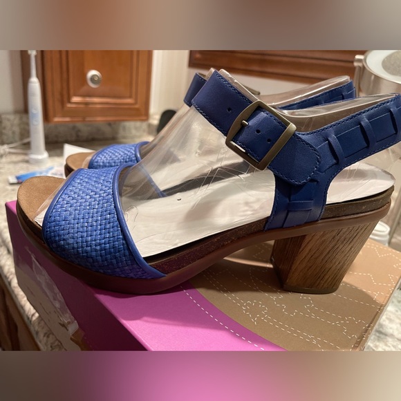 Size 41 Dansko Heels - Picture 2 of 4